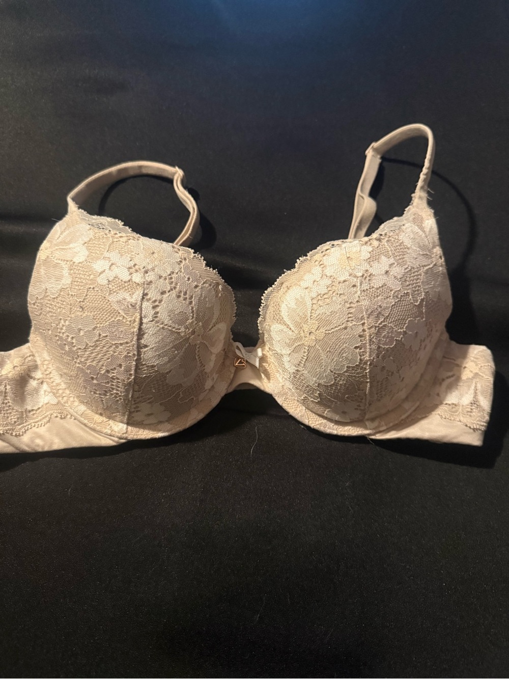 Victoria's Secret Lace Push-Up Bra in Light Beige